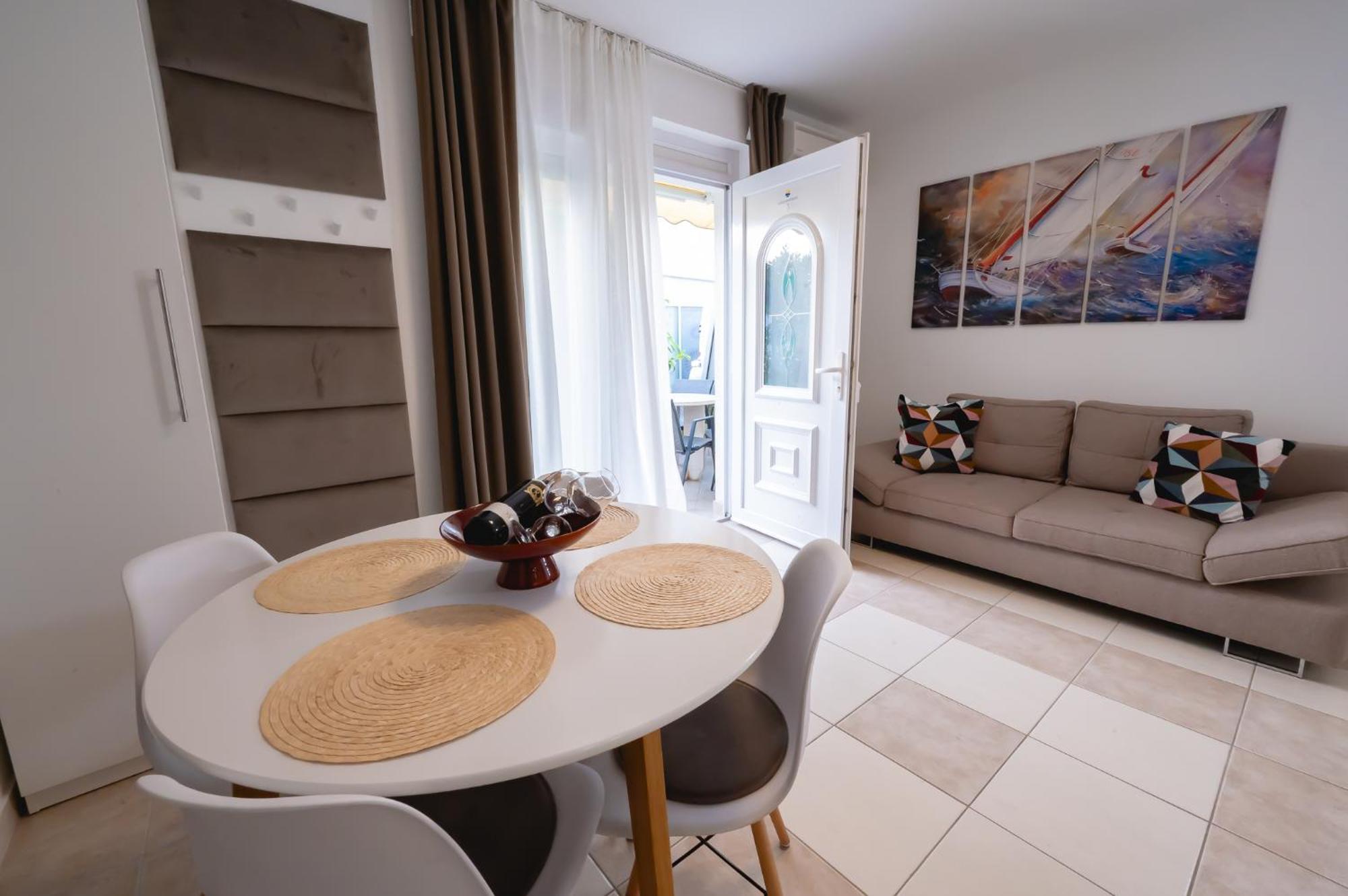 Locus Apartments Petrcane Eksteriør billede